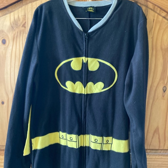 Mens Batman black yellow one piece winter pajamas with cape size M - Picture 2 of 6